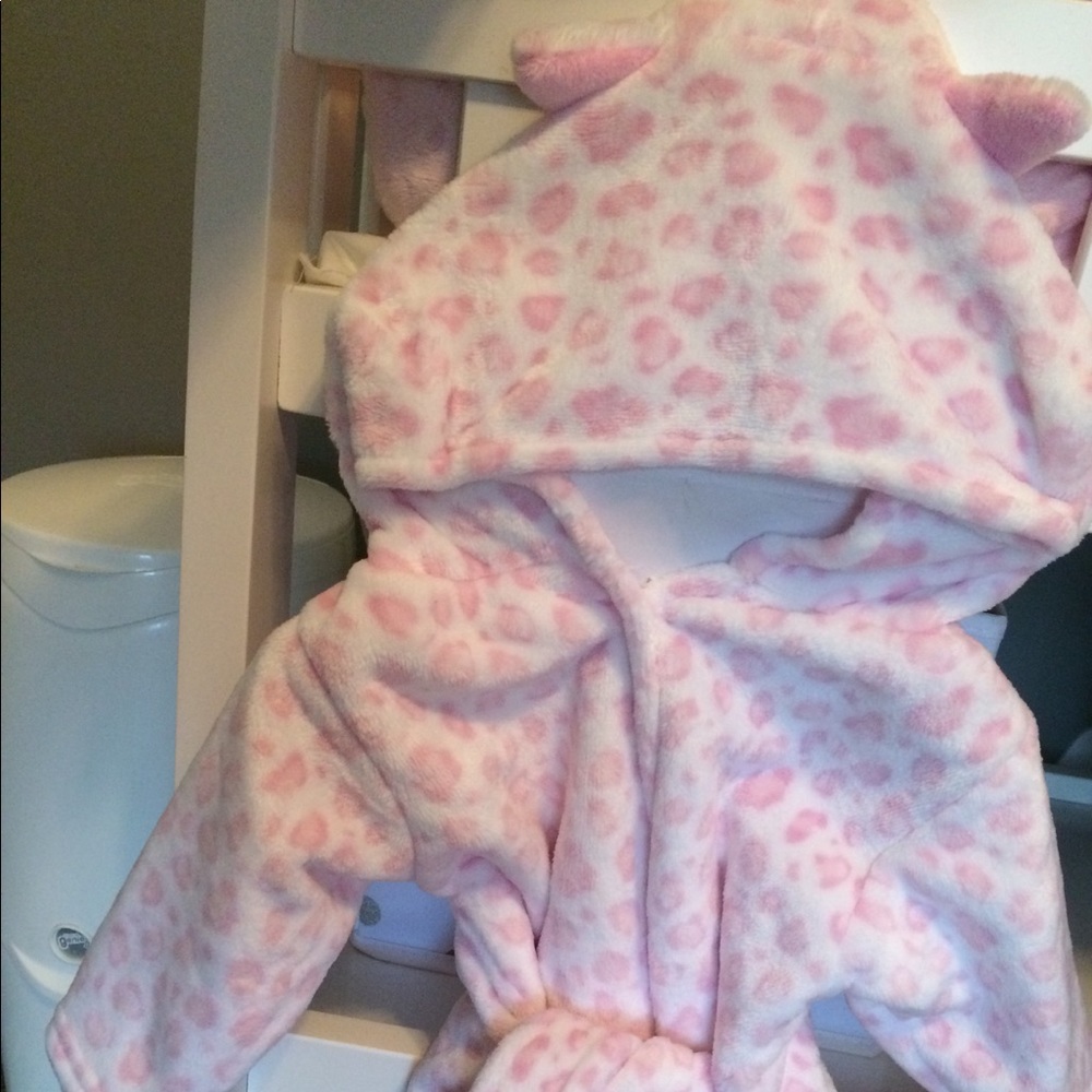 Hooded cheetah pink bath towel